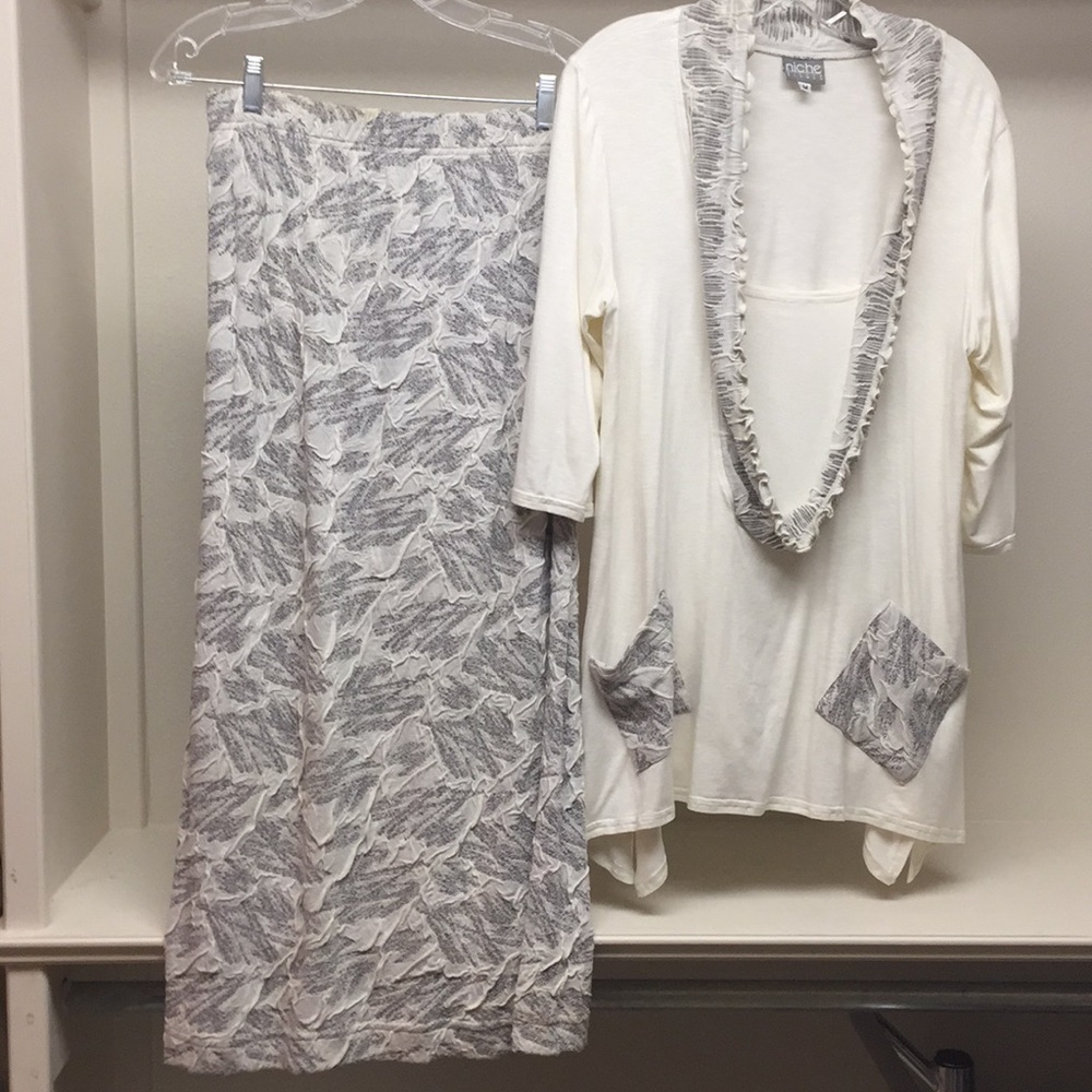 2 pc rayon/poly/elastane top SM & maxi skirt MED